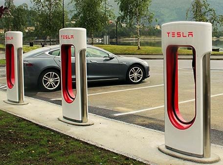 Tesla готовится к монетизации сервиса зарядки электрокаров