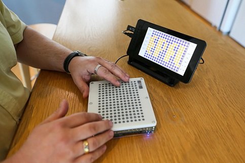 Шведы представили планшетный ПК для слабовидящих