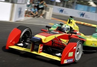 InstaForex объявил о сохранении партнёрских отношений с Dragon Racing