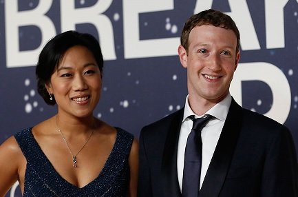 Цукерберг продал акции соцсети Facebook на 500 млн USD
