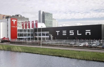 Акции Tesla Inc. рухнули на 10% из-за ДТП с участием Model X