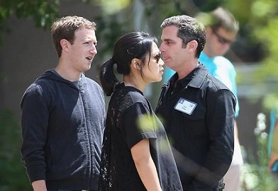 Частные самолеты и охрана Цукерберга обходятся Facebook в 9 млн долларов