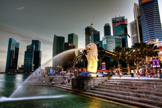 Сингапурские власти планируют заплатить жителям за развитие экономики по 70–220 USD