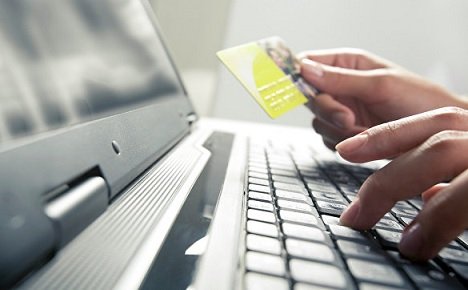 Онлайн-магазины обяжут принимать к оплате банковские карты