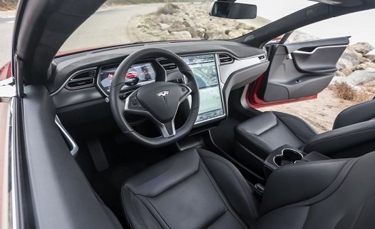 Полиция Калифорнии арестовала пьяного водителя, спавшего за рулем Tesla во время работы автопилота