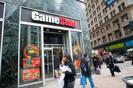 Из-за отсутствия претендентов на покупку Gamestop акции сети рухнули на 28%