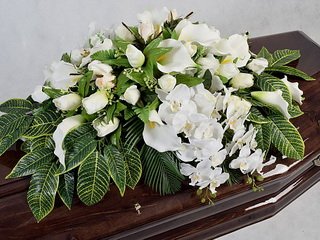 Где покупать недорогую и качественную атрибутику для похорон