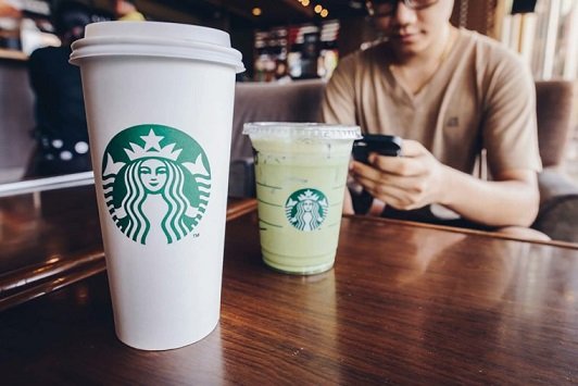 Starbucks начнет использовать вторсырье для изготовления стаканов из-за выступлений активистов