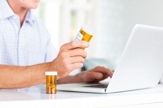 Доставлять заказчикам купленные в интернете лекарства смогут только курьеры-врачи