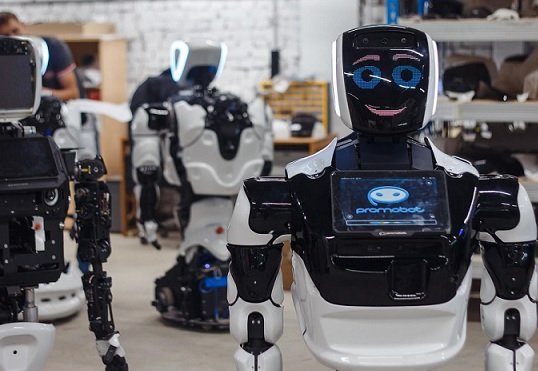 Российских роботов Promobot будут использовать для обучения аравийских студентов