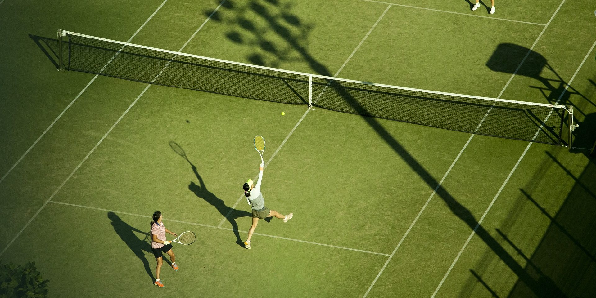 Почему беттеры выбирают теннис для ставок на спорт?