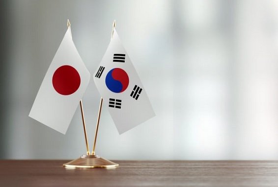 Власти Японии ограничили поставки сырья для производства смартфонов южнокорейским компаниям