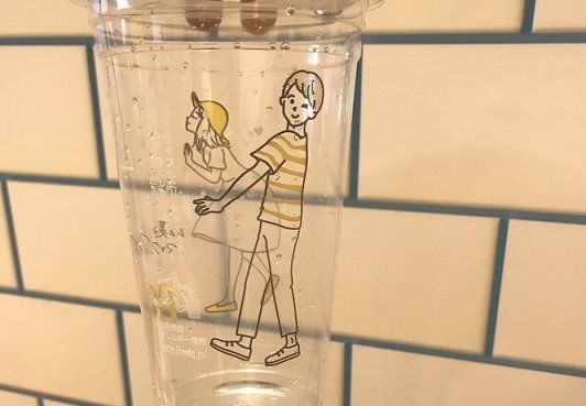 В McDonald’s появились стаканы с эротическими изображениями