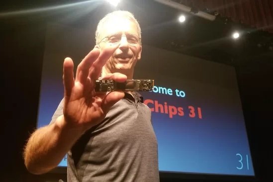 Intel вывела на рынок первый чип для ИИ-систем