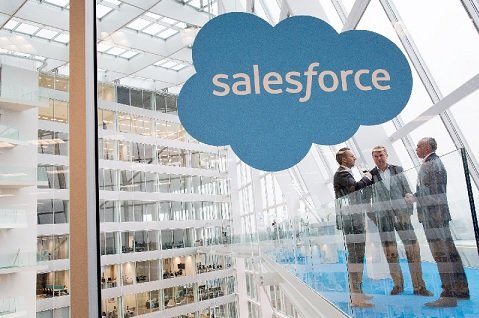 Сотрудники Salesforce смогут работать из дома до конца года