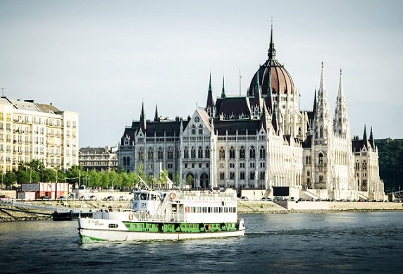Власти Будапешта запретили арендовать недвижимость через Airbnb на долгий срок