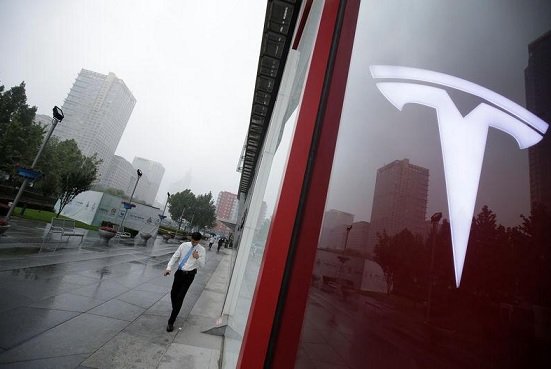 Tesla задекларировала прибыль четвертый квартал кряду