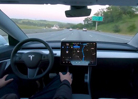Показатели безаварийности Tesla Autopilot значительно улучшились
