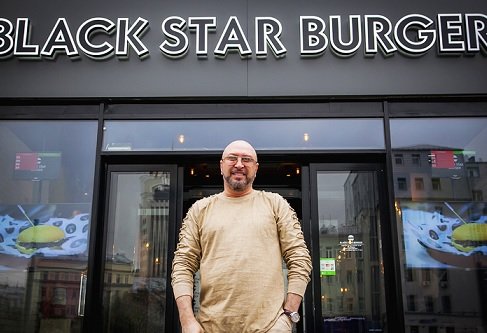 Совладелец Black Star Burger решил заняься продажей хот-догов