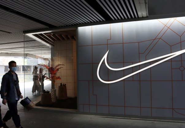 Бойкот Adidas и Nike в Китае обвалил их продажи на Tmall на 59-78%