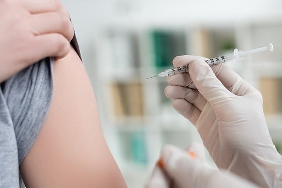Дейтинг-сервисы начали предлагать вакцинированным пользователям премиальные опции