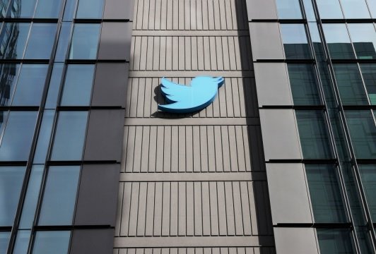 Экс-уборщики Twitter пытаются отсудить у Маска свыше 100 000 USD